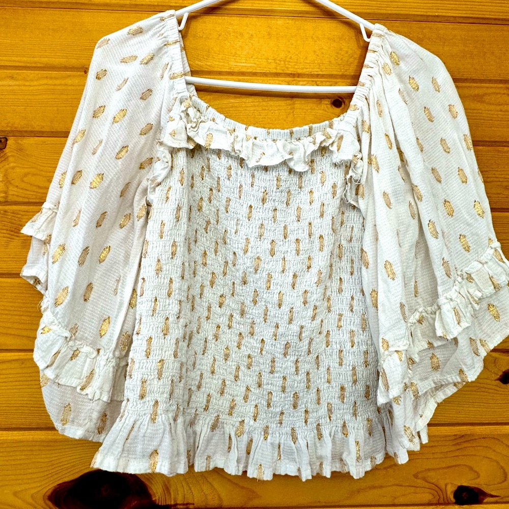 Versona Blouse🤍 Can never go wrong with a white & gold moment💛